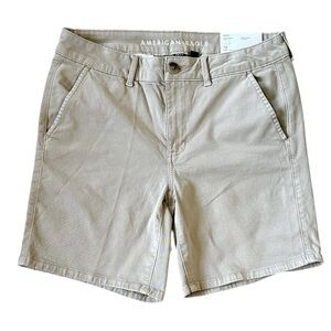 AMERICAN EAGLE Skinny Bermuda stretch khaki shorts size 12 - NWT!